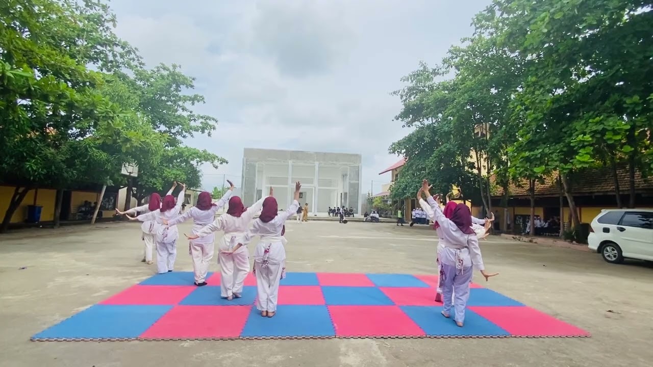Tari Nusantara UPTD SMP Negeri 1 Bireuen 