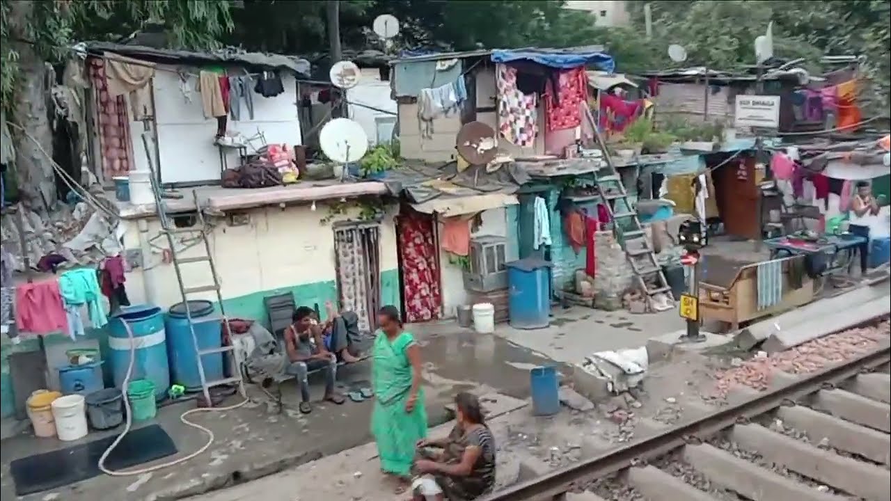 दिल्ली का झुग्गी झोपड़ी वाला एरिया रेलवे लाइन के पास बनी झोपड़पट्टी | Railway line ke paas jhuggi |