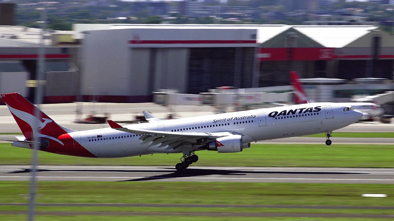 Qantas A330 Smooth Landing - Sydney Airport