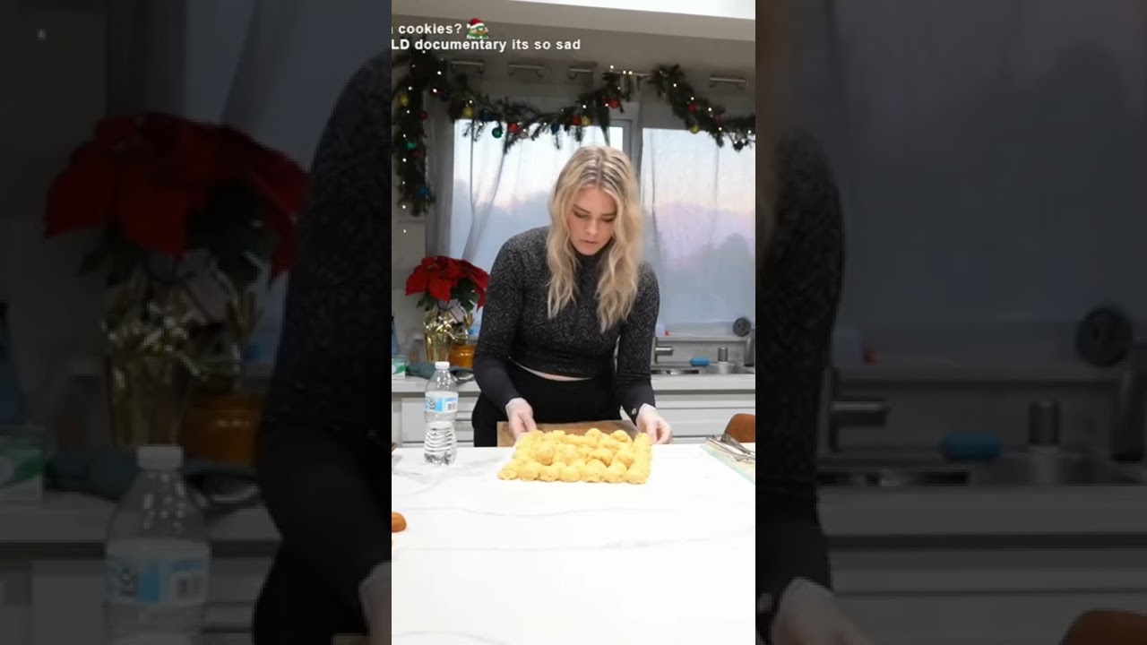 QTCinderella teaches baking #shorts #twitch #livestream #memes