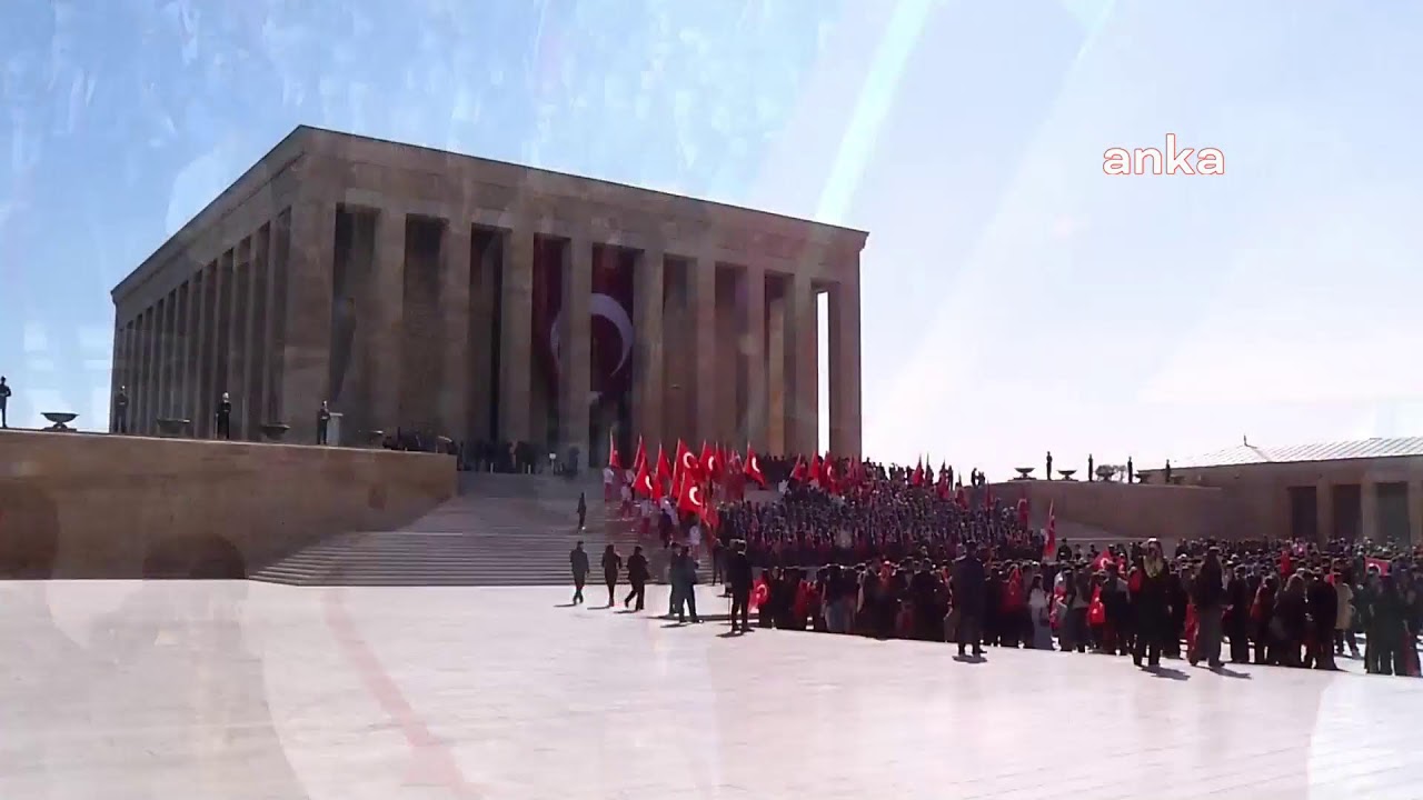 Osman Aşkın Bak, 81 ilden gelen temsilci gençler ve sporcularla Anıtkabir’i ziyaret etti