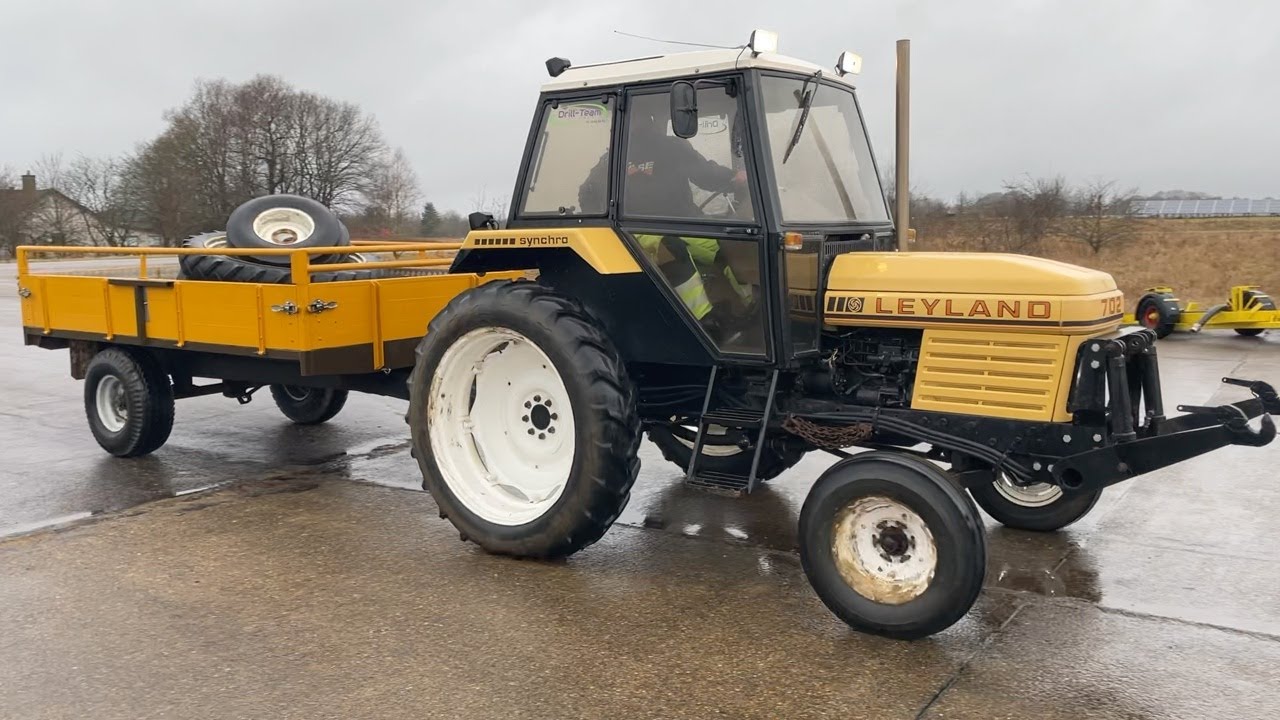 Køb Traktor Leyland 702 med tipvogn  på Klaravik