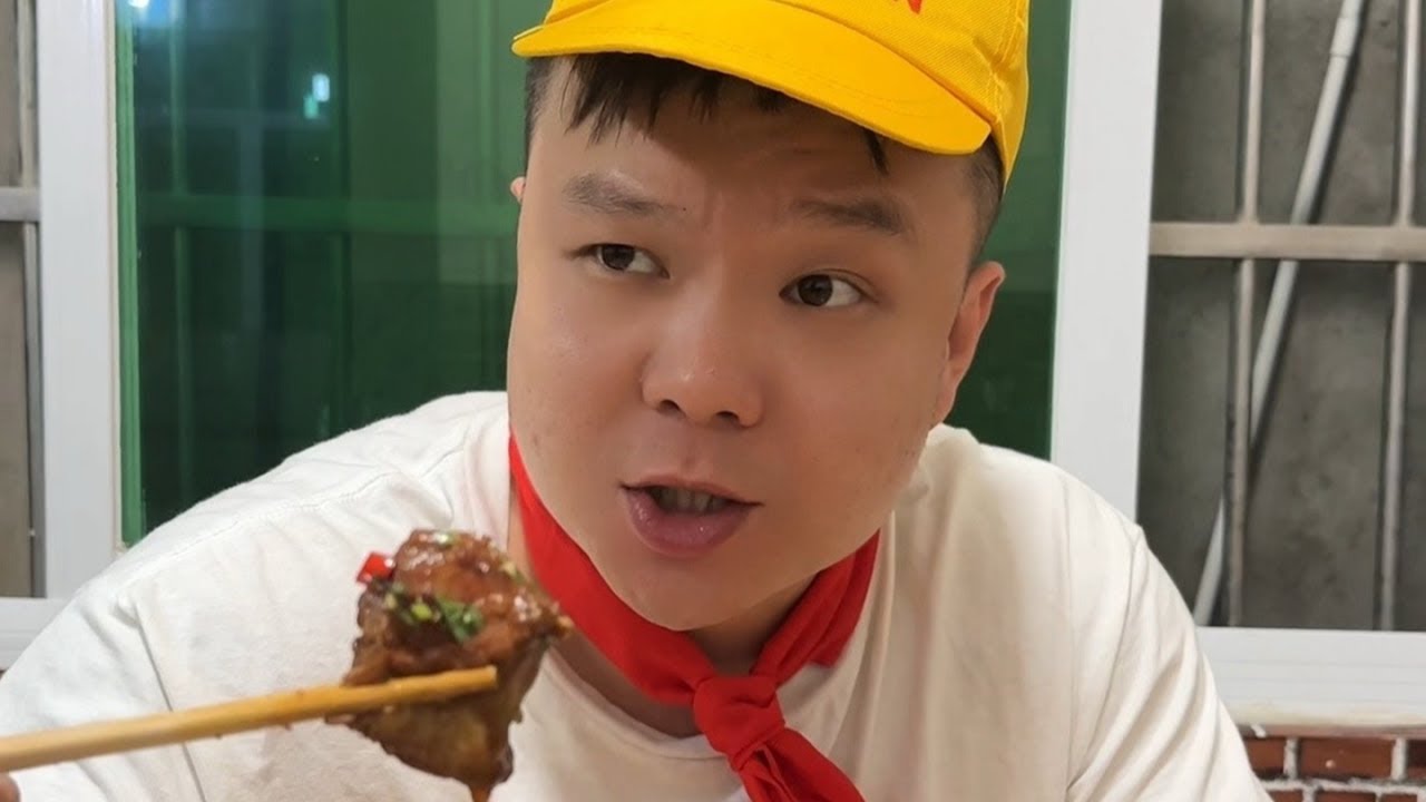 小时候是个老吃家，我最爱吃铁锅炖了！
