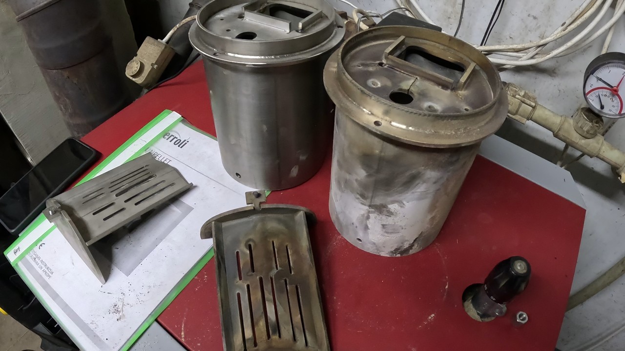 Dzīve lauku viensētā. Šoreiz parunāsim par apkuri. Granulu deglis Ferolli sunP7 un čuguna katls u22.