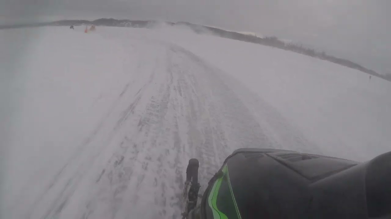 81 Arctic Cat vs. Modern race sleds on ice oval race Alaska 2-6-22