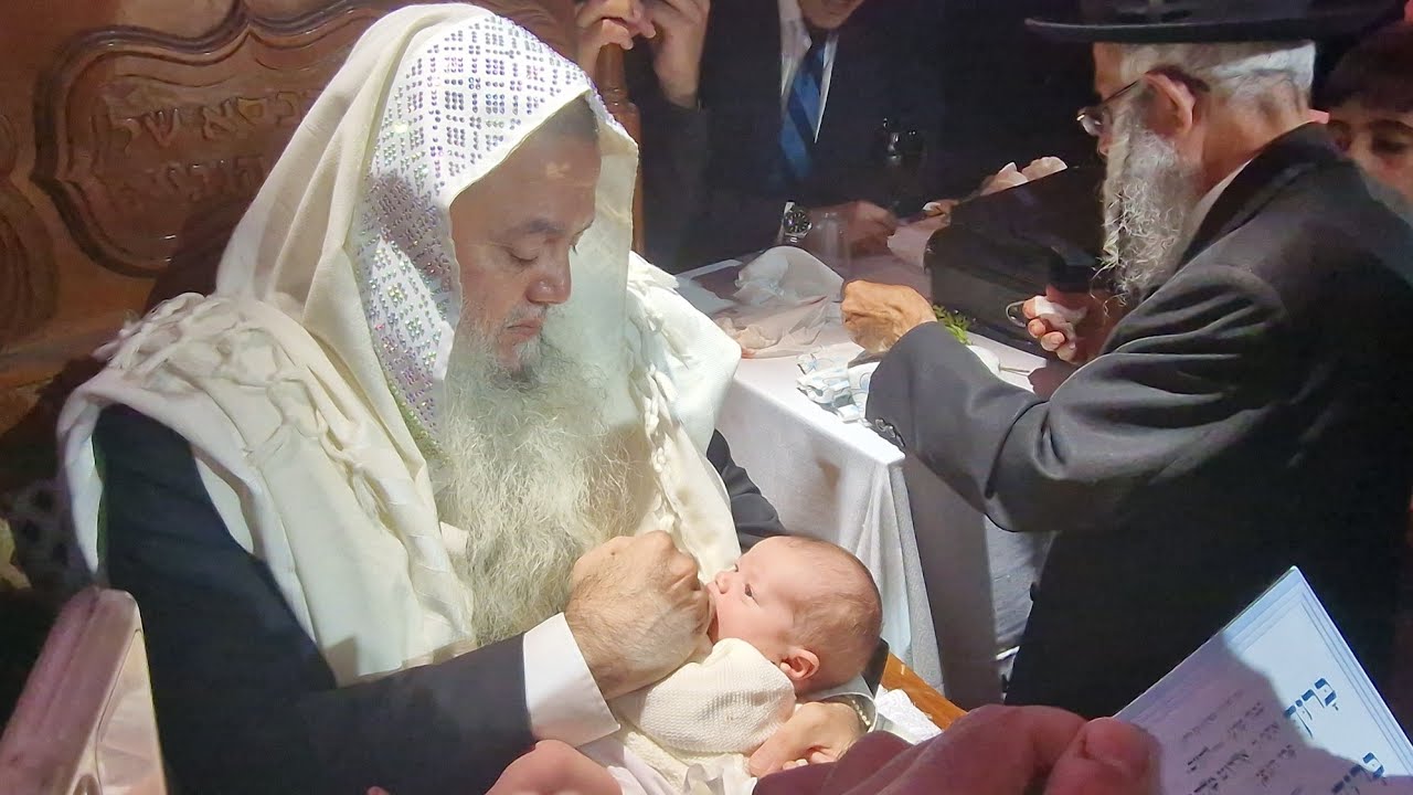 הרב יגאל כהן סנדק בברית של נכדו - יגאל שלמה בן הרב נריה ברבי (ניתן לברך בתגובות)