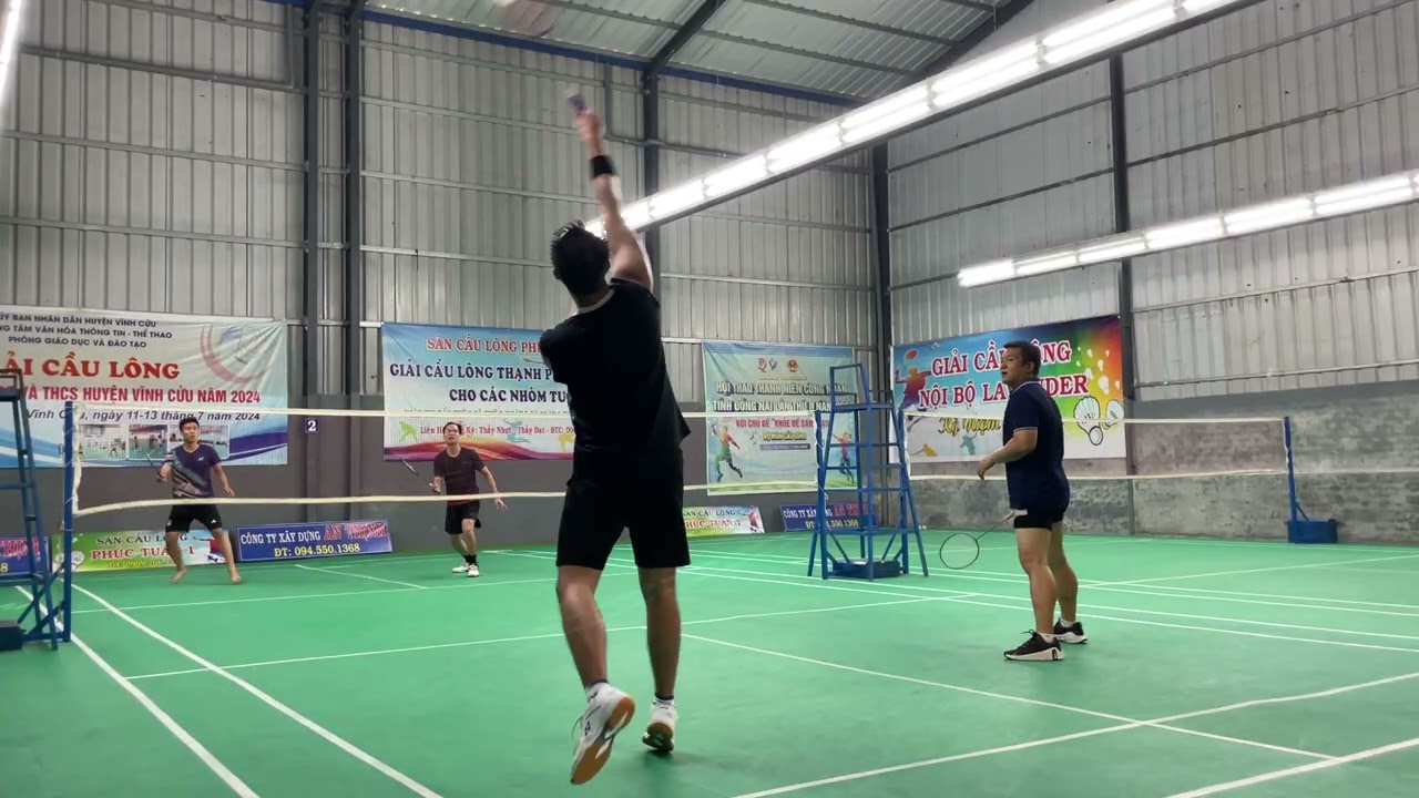Pick thủ đánh cầu đến tét cơ tay