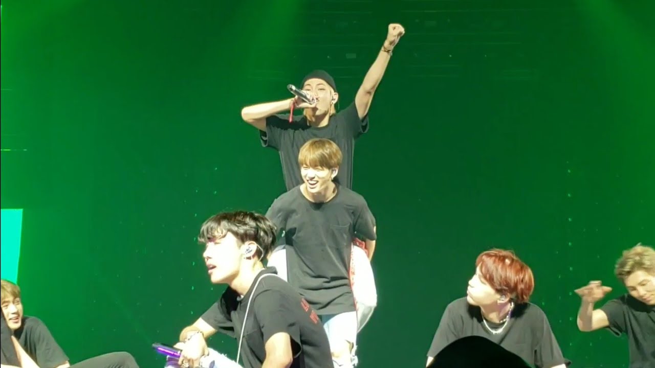 180923 Anpanman @ BTS 방탄소년단 Love Yourself Tour in Hamilton Fancam 직캠