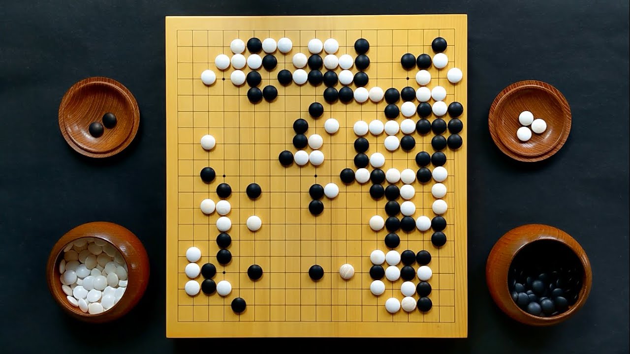 Го Сэйген (б) vs Фудзисава Хосай (ч) Решающий матч сильнейших, игра Го на настоящей доске