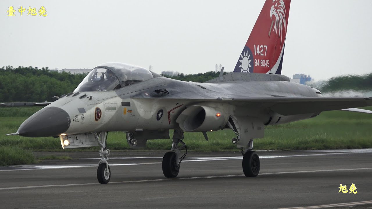 2024嘉義基地開放 IDF. M2000. F-16V戰機雨天強悍升空操演戰力強. 雷虎AT-3機隊最終回展示. 陸空武器暨遙控航空模型機展示.