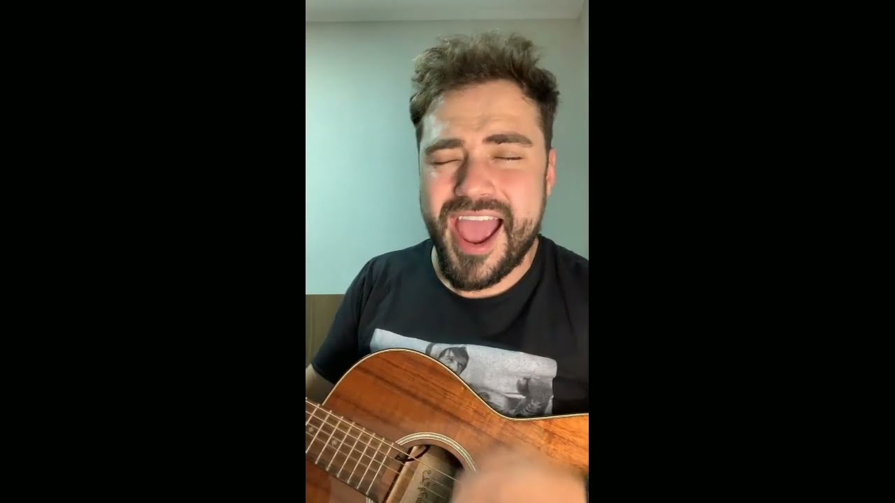 Bruno Faglioni cantando Máquina do Tempo/Latitude Longitude em Live no Instagram