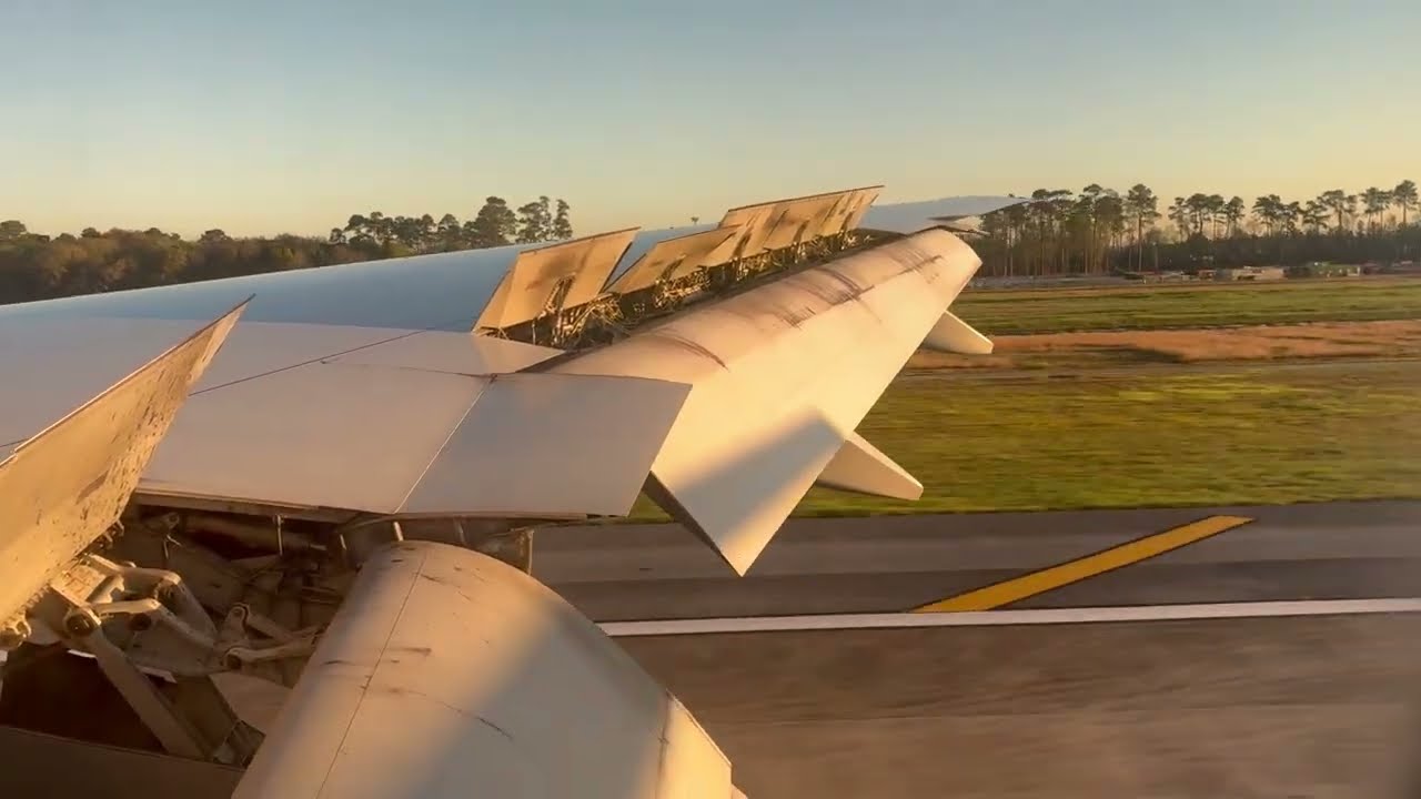 STUNNING SUNRISE 777 LANDING - Boeing 777-222 - United Airlines - N769UA - KDEN-KIAH
