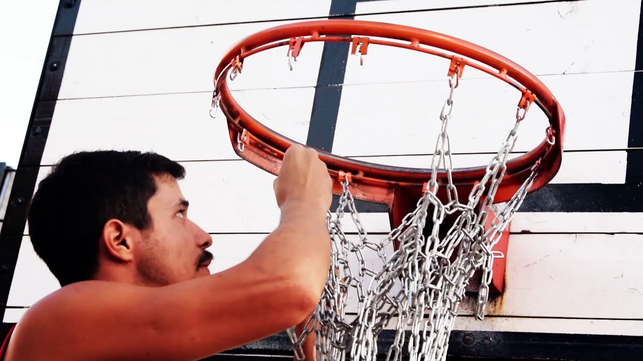 Cambio de Redes de Cadena de Basquet en Enrique López, Montevideo, Uruguay.