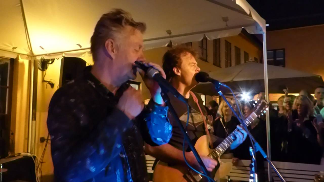 Nisse Hellberg - Vem får nu se alla tårar. (Först lite snack mellan Jalle och Nisse)