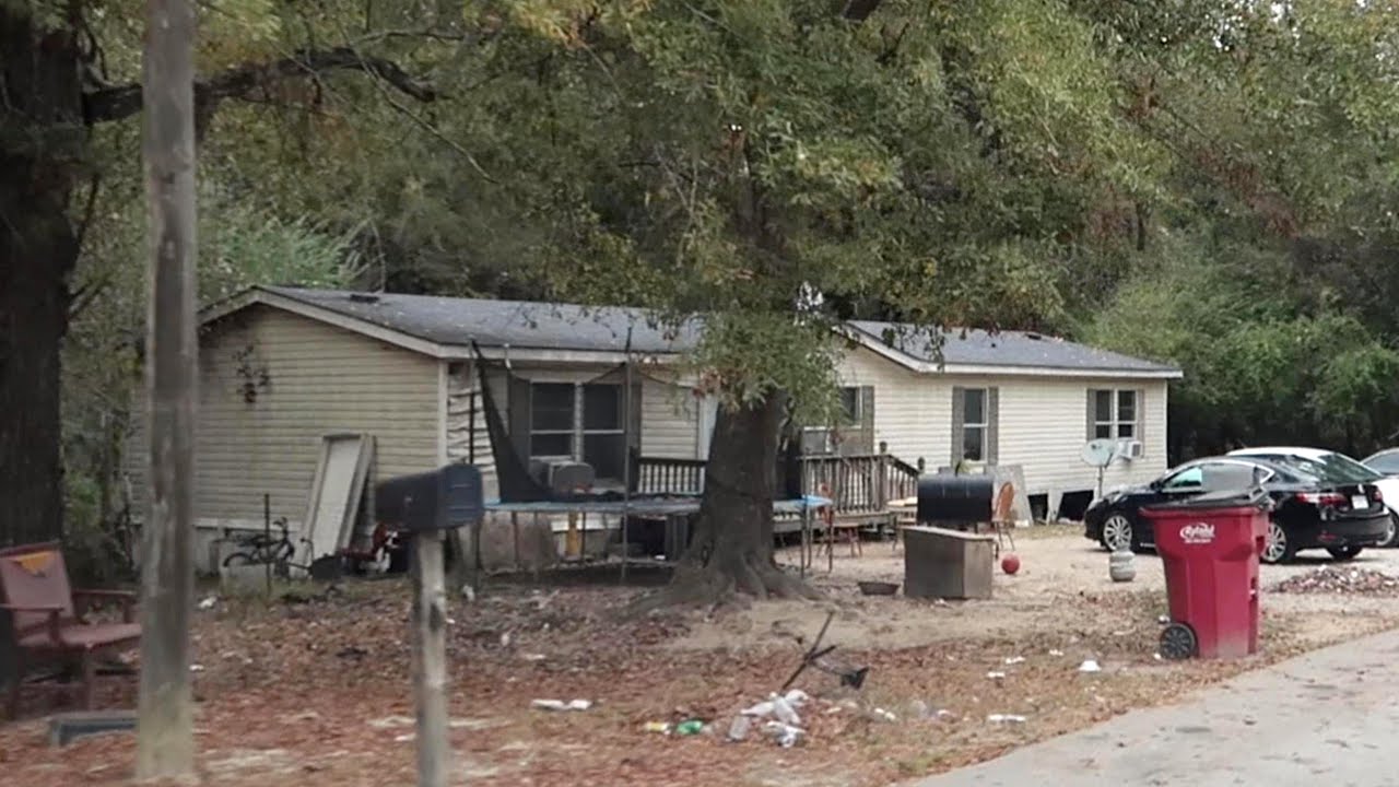 EXPLORING A BACKWOODS DEEP SOUTH TOWN / SPARTA GEORGIA