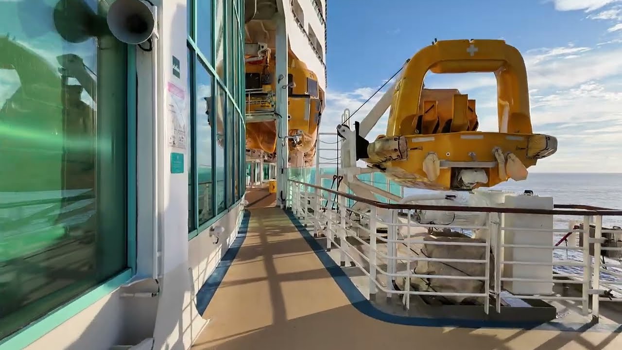 Voyager of the seas deck 4 Promenade