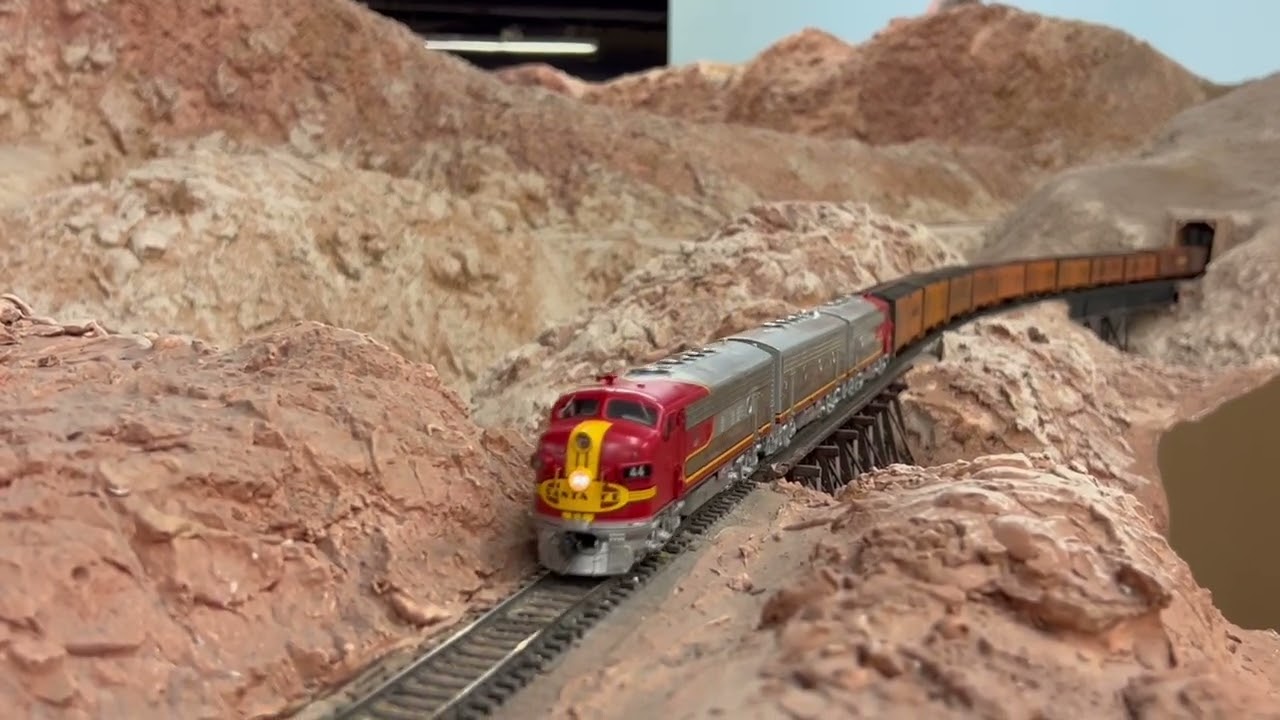 HO Scale Series: Santa Fe F Unit Freight  | San Diego Model Railroad Museum