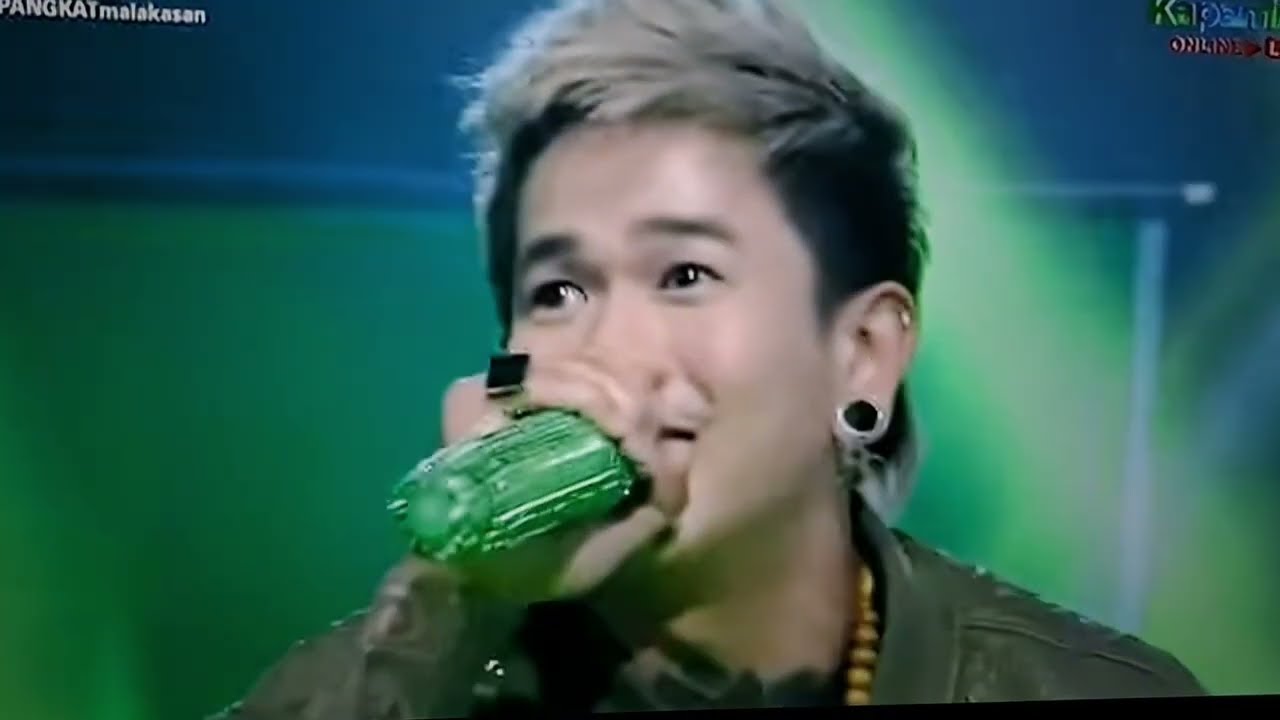 Marko Rudio Performs The Song 