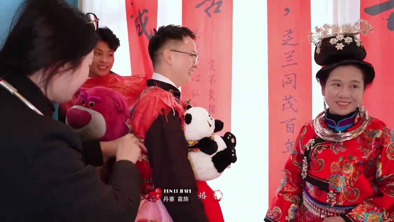 姐姐结婚，弟弟前几分钟还在开心的送大红包，后几分钟哭得#婚礼跟拍 #婚礼纪实 #摄影约拍