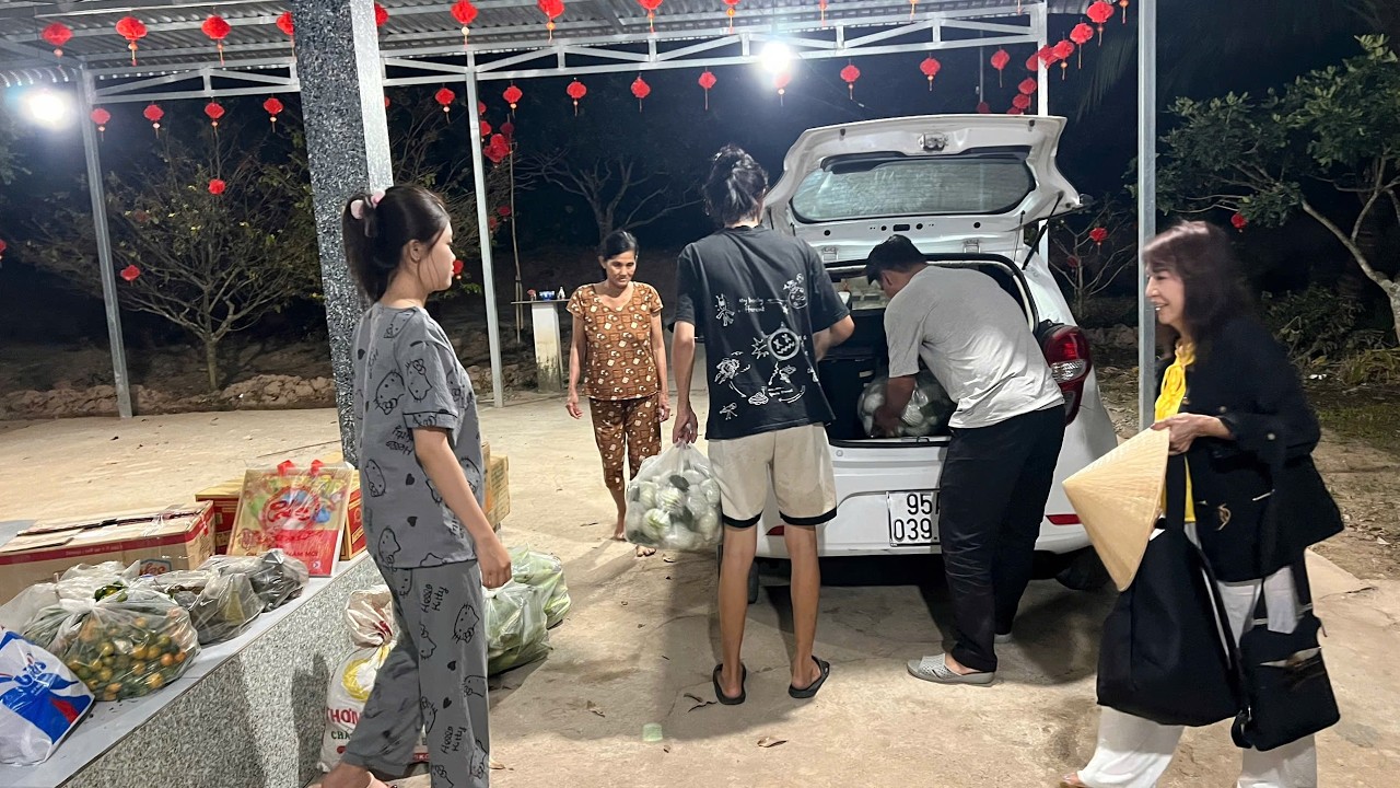 Gia Đình Chia Tay Cô Nữ Về Quê BLMT # 539