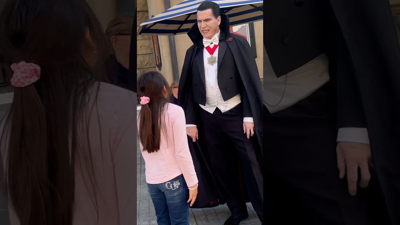 Amazing meet up with Dracula 🧛#dracula #viral #shorts #trend #vampire #universalstudios
