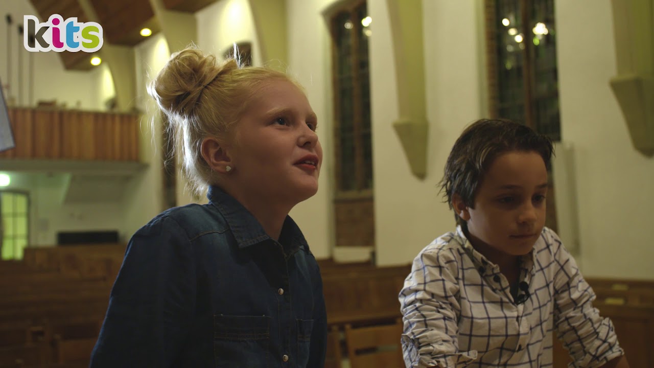 'Stil zitten in de kerk is echt moeilijk' // kerkdienst
