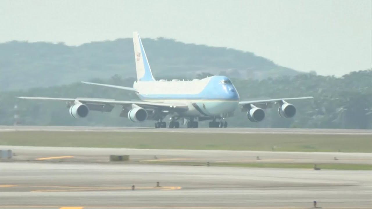 WATCH | Red Carpet Laid out For Trump as Air Force One Carrying Him Lands in Malaysia | ASEAN 2025