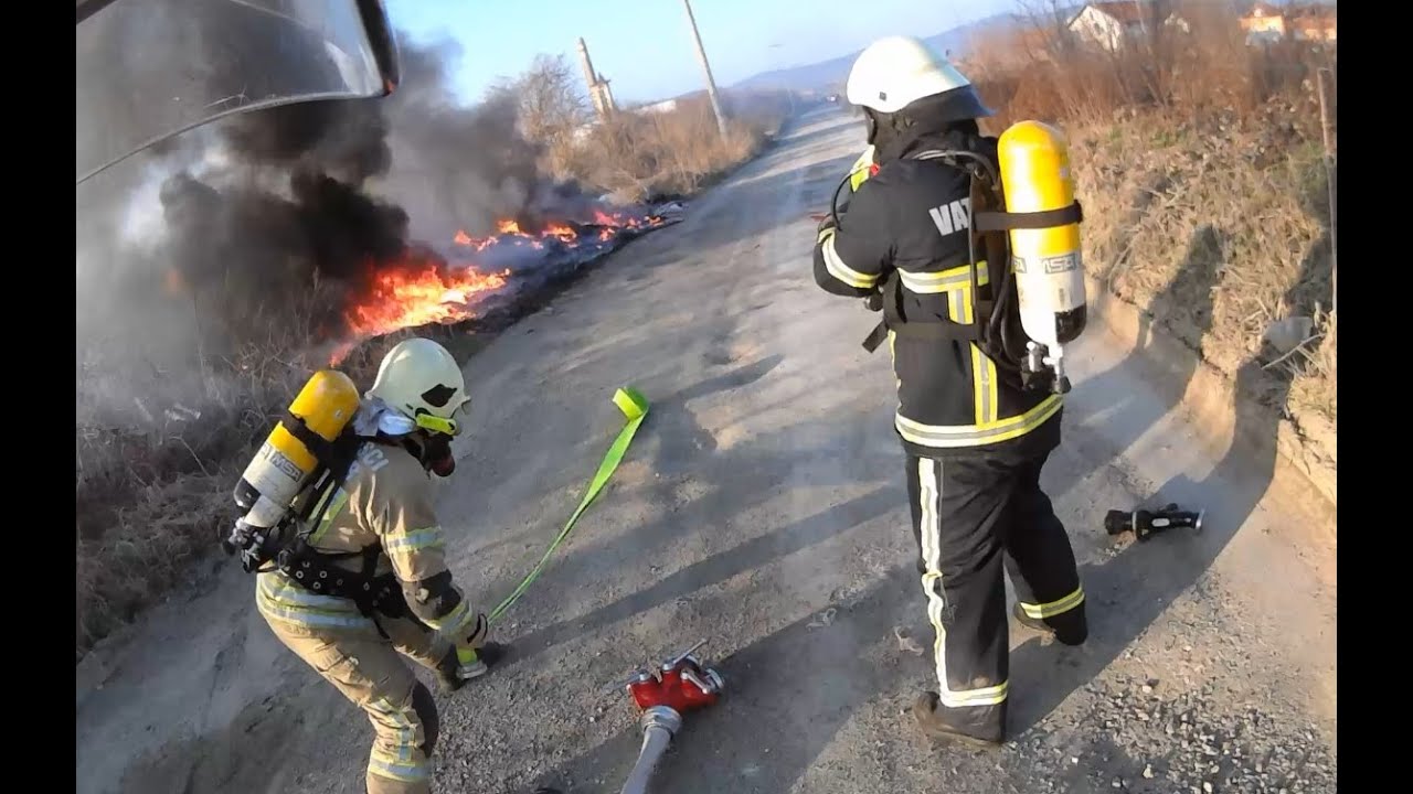 Požar divlje deponije (2)/Illegal dump fire (2) -  Vatrogasci Prijedor 24.03.2021.