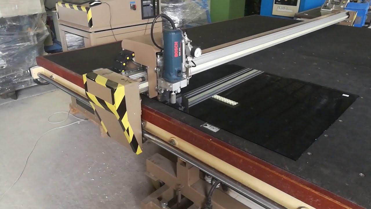 Glastronic Speedy Automatic glass cutting table 3 axis, low-e deletion.