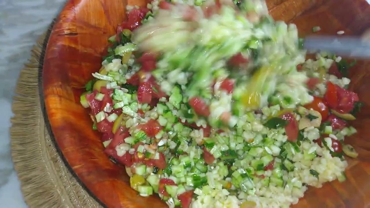 من ألذ أنواع السلطة 😋👍 سلاطة البرغل بنينة و غنية بالفيتامينات 🥗ممكن اتكون كمقبلات أو كطبق عشاء صيفي