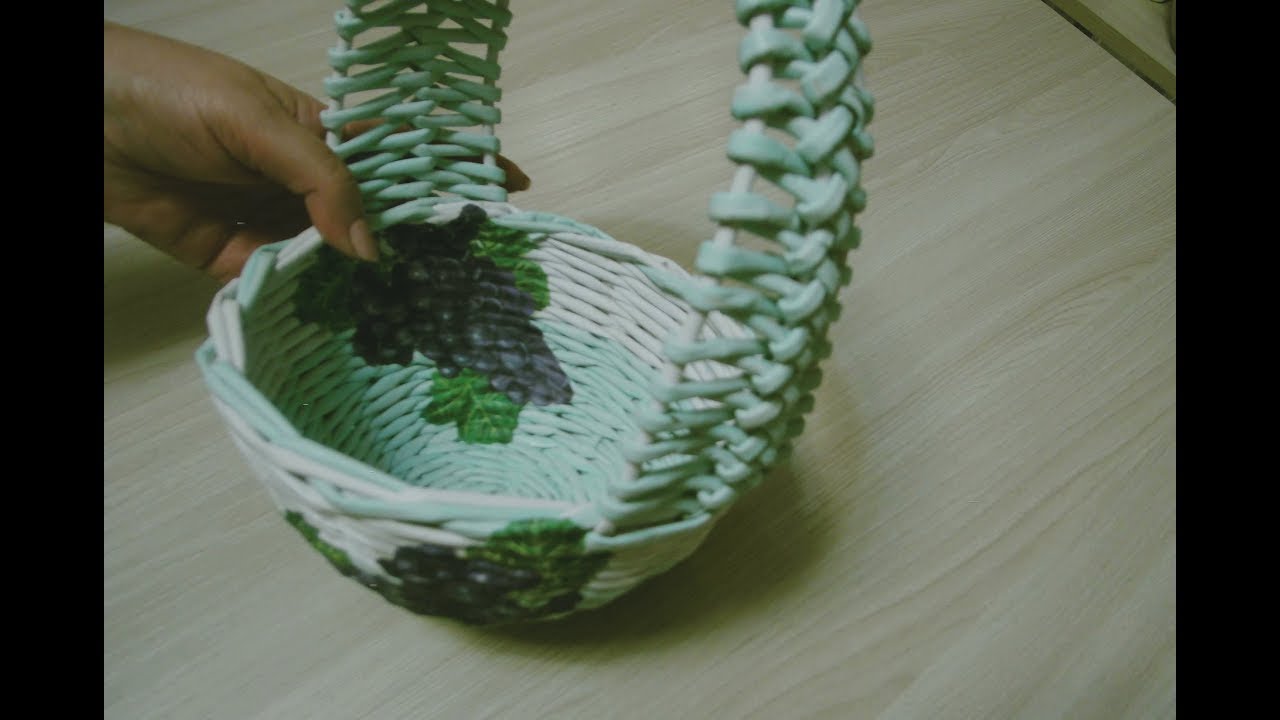 Конфетница из газетных трубочек./  Candy bowl made of newspaper tubes