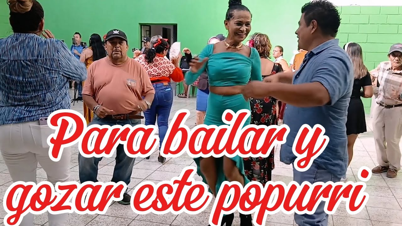 ✅️Con sabor a cumbia con los de la plazalibertad 💃🕺míralos cómo lo gozan 😅