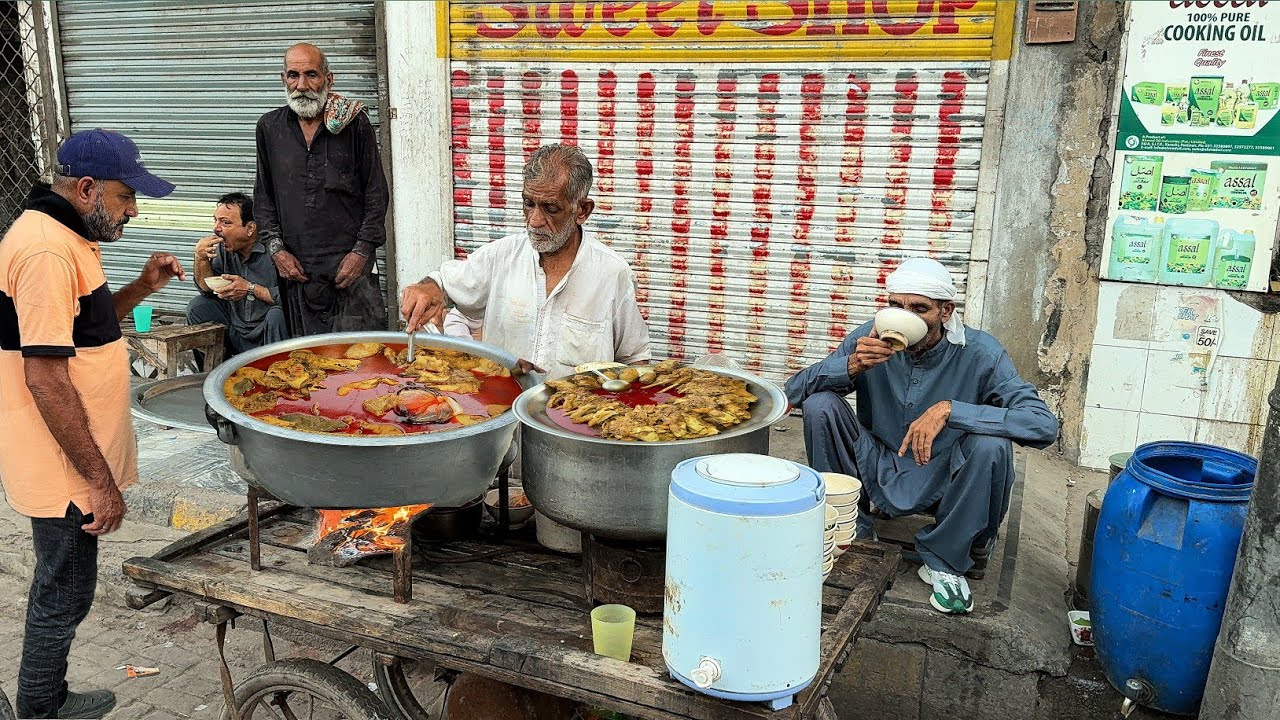 ONLY RS 30/- 🤫AMAZING MUTE MAN SELLING GOAT LEG AND HEAD|CHEAPEST FOOD IN ASIAN STREET FOOD PAKISTAN