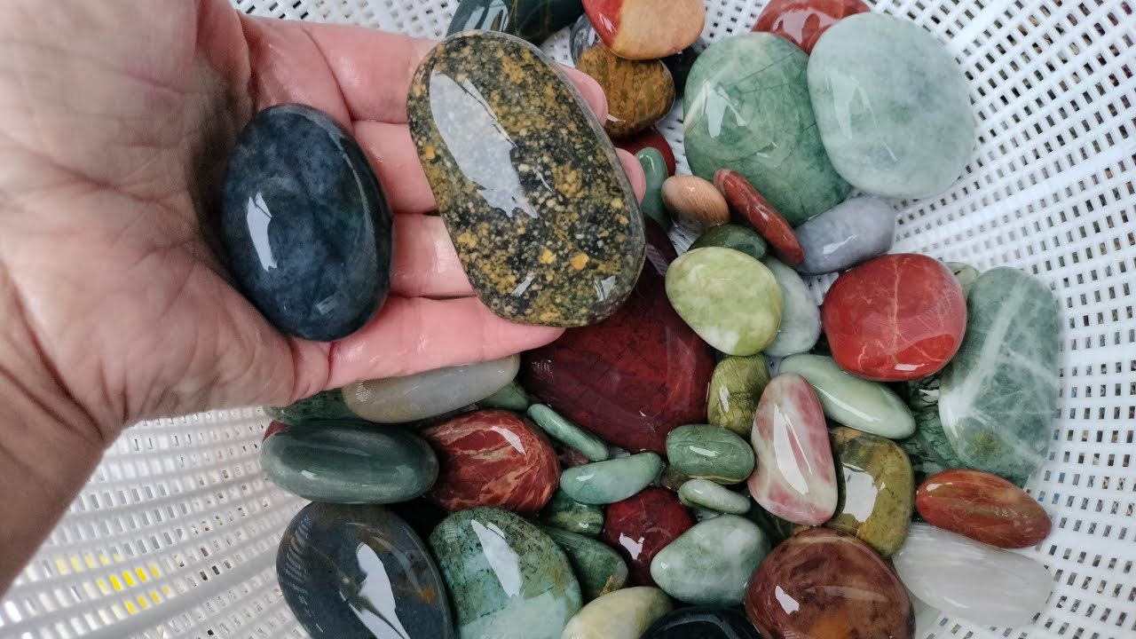 Rock tumbler washout, Tiwai point stones after one week in 80 grit