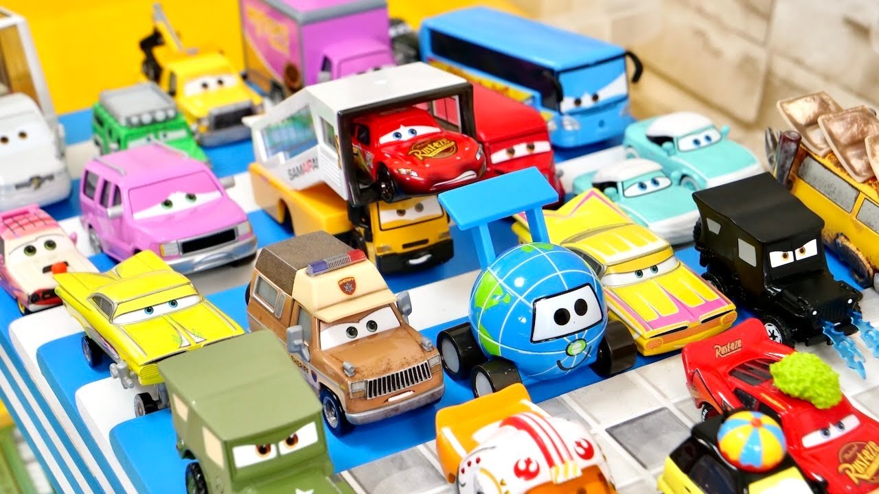 Cars mincar ☆ Lots of Cars roll down the blue slope and fall into the water♪