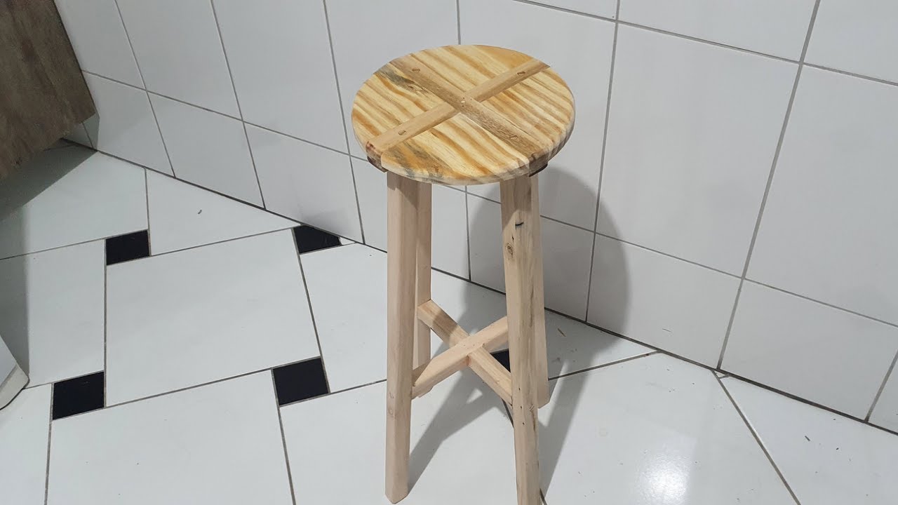 BANQUETA ALTA FEITA DE PALET