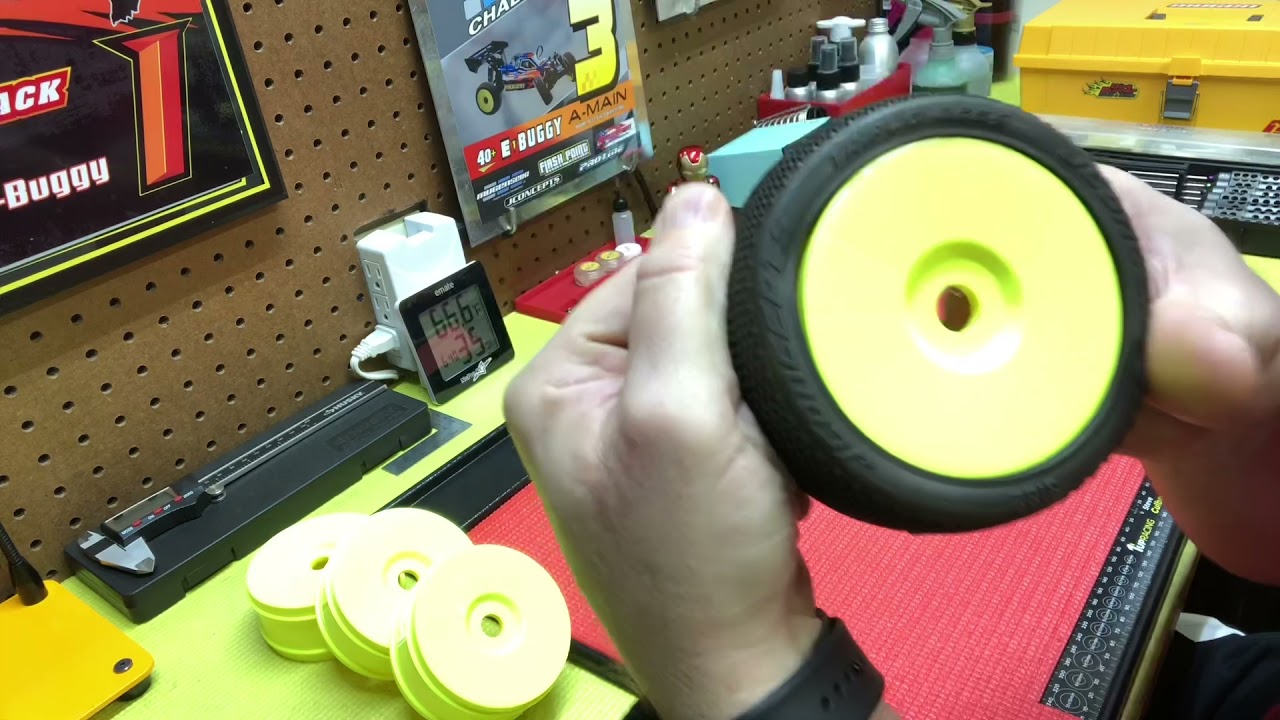 1/8 tire mounting!!.. clean look!!. Make it last!! JConcepts Triple Dees for the Mugen MBX8 .