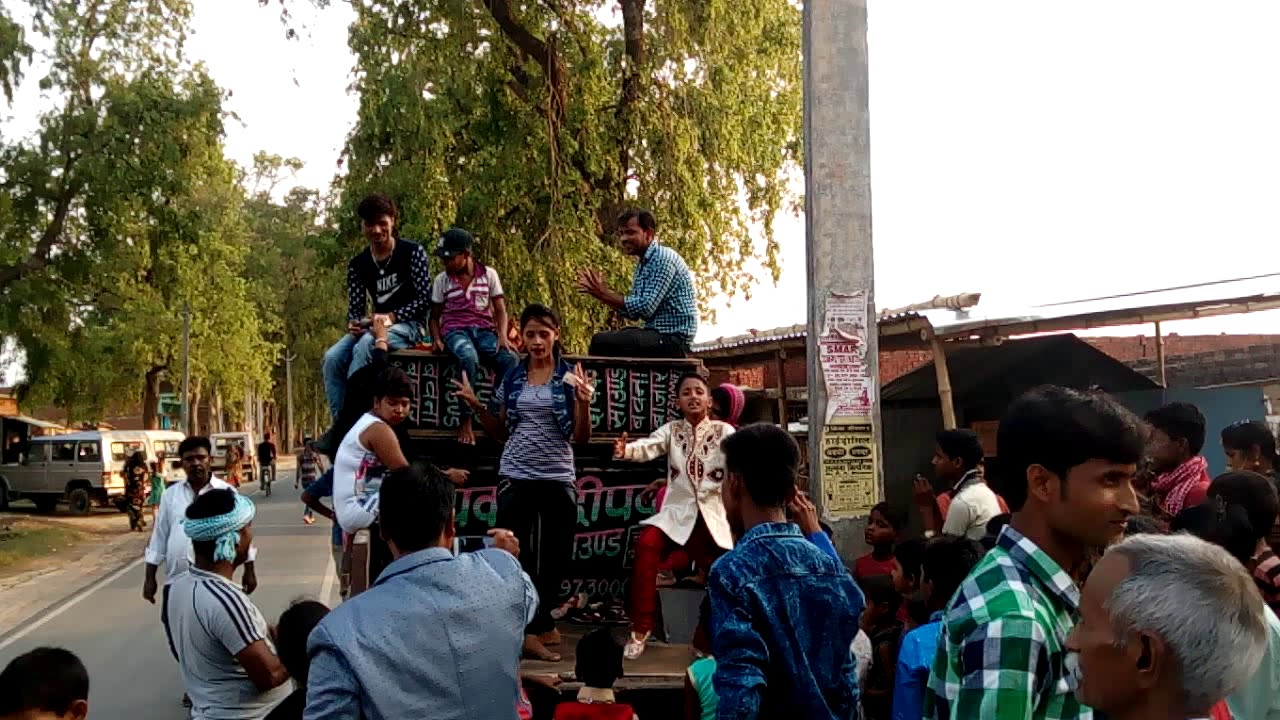 Bhojpuri dance ,Vill. Baliya ,thana  Darauli distric  siwan