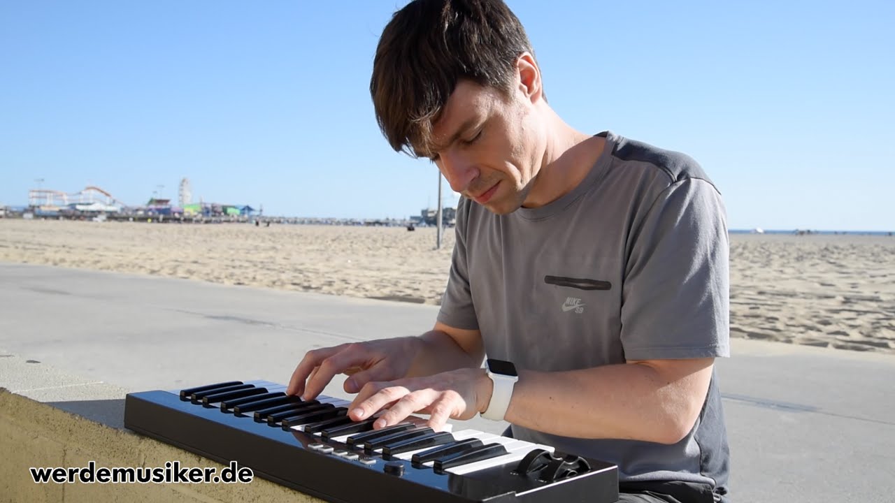 So kannst du überall Klavier spielen (sogar am Strand)