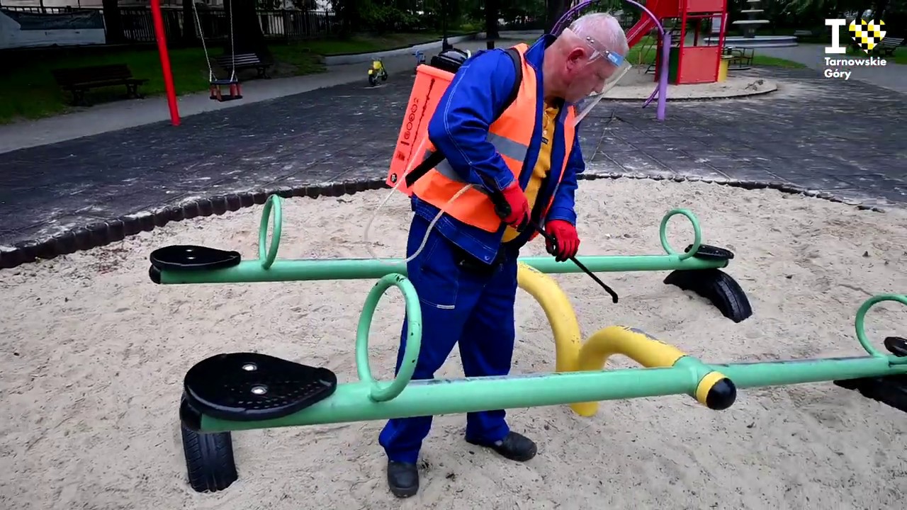 Tarnowskie Góry: dezynfekcja placu zabaw
