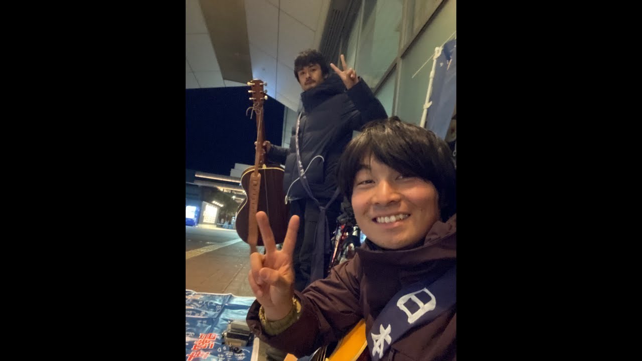 高知県高知駅にて路上ライブ配信中