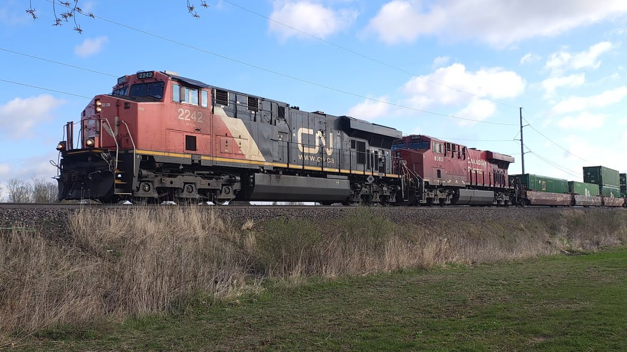 Canadian National  -  Westbound Stack Train with Foreign Power    21 Apr 25