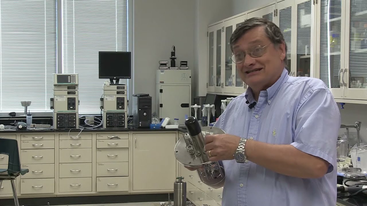 BioFlo 110 Modular Benchtop Fermentor: assembly and operations.