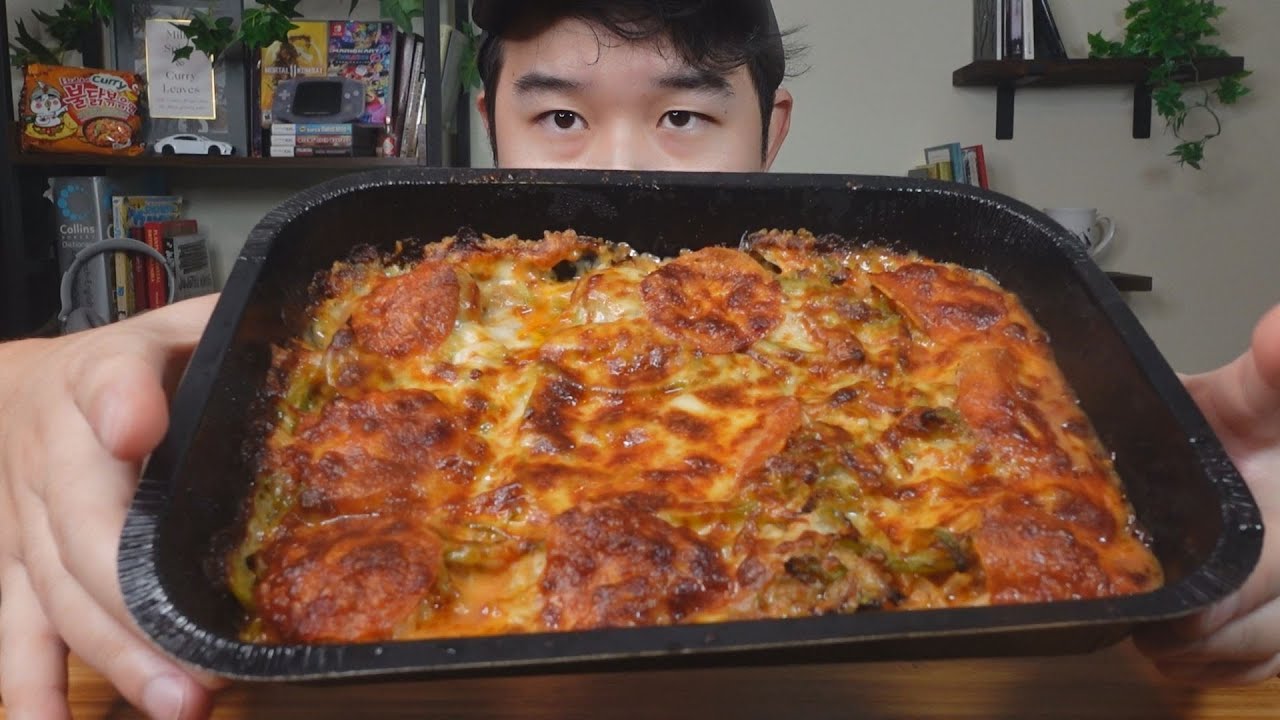 a pizza... but with no crust