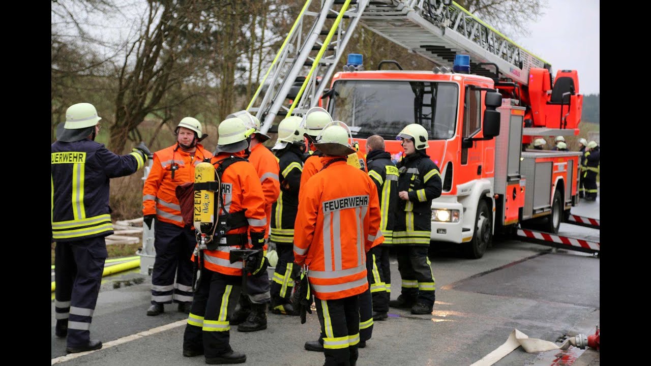 Großeinsatz: 1000 Liter Fett geraten in Brand