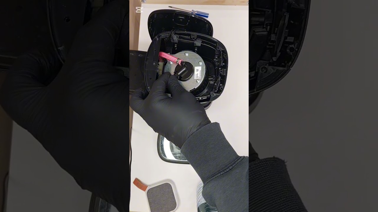 Riparazione macchina del caffè lavazza tiny eco, un tappino di calcare impedisce il flusso acqua