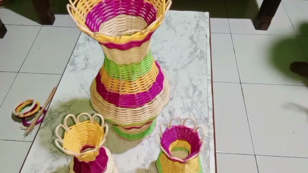 cara membuat vas bunga dari anyaman rottan//how to make a woven flower vase from rattan