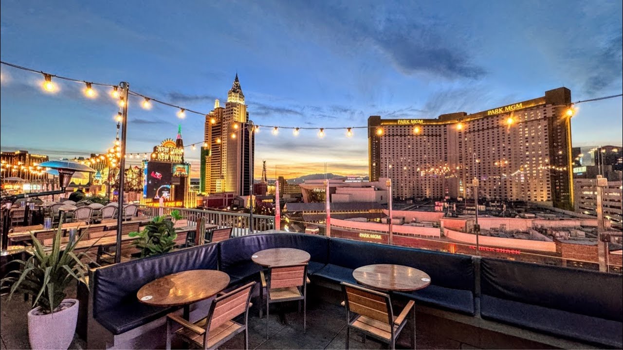 LAS VEGAS LIVE! Sunday Night is COLD on the Strip - January 25, 2026