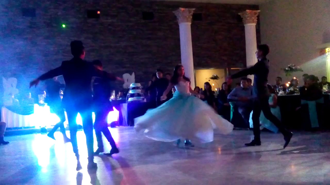 Yuri on ice vals de quince años