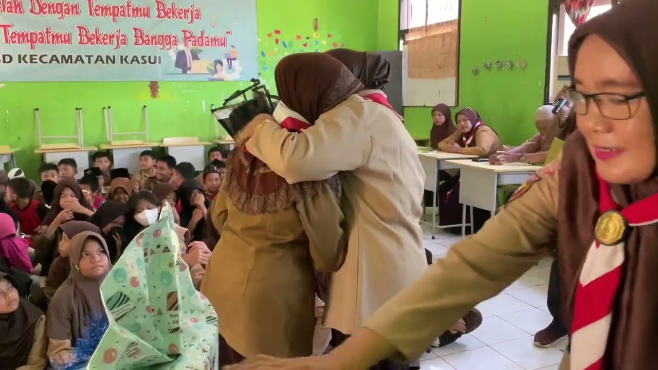 Purna Bakti Guru YETTI, S.Pd